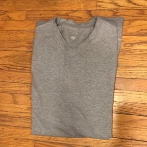 Men’s Lululemon V-neck pullover